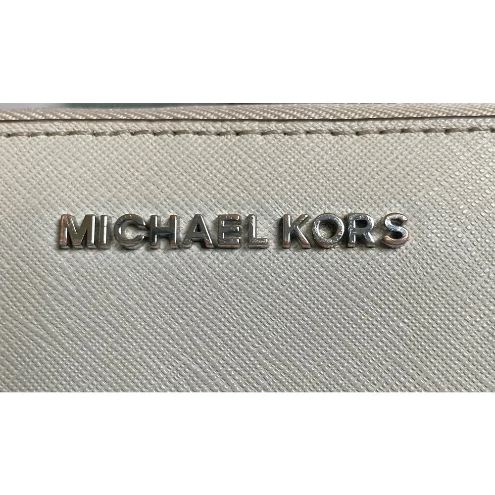 Michael Kors Jet Set Large Saffiano Leather Wallet